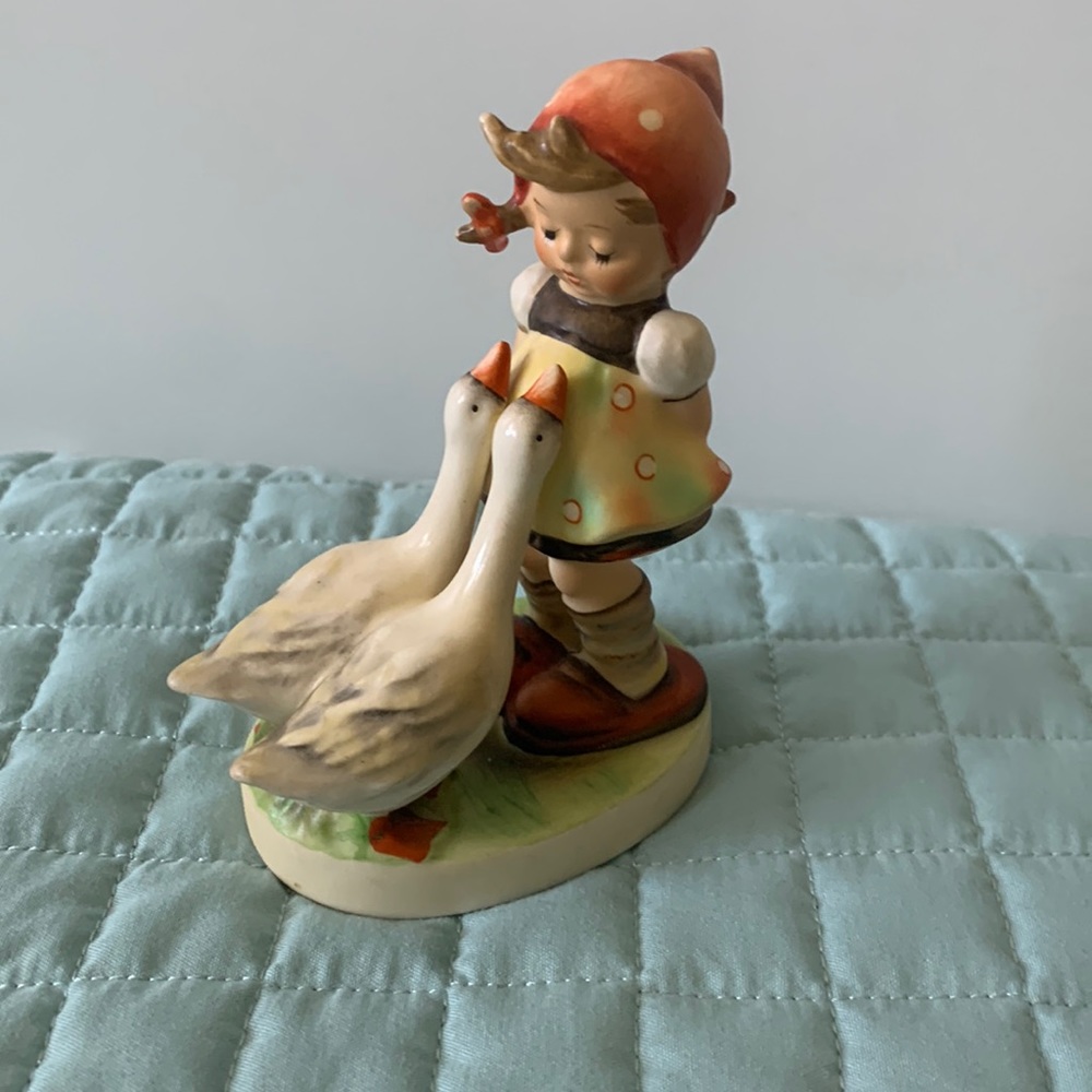 Hummel Goose Girl Lisette Gänseliesl figurine EUC with original box